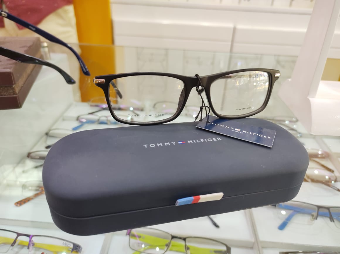 L ROI EYE CLINIC & OPTICALS CHERUPUZHA