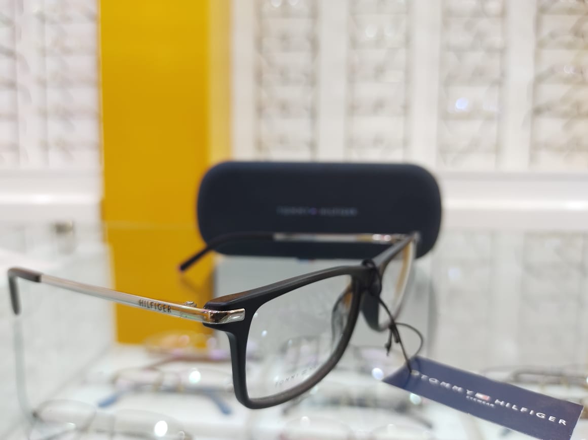 L ROI EYE CLINIC & OPTICALS CHERUPUZHA